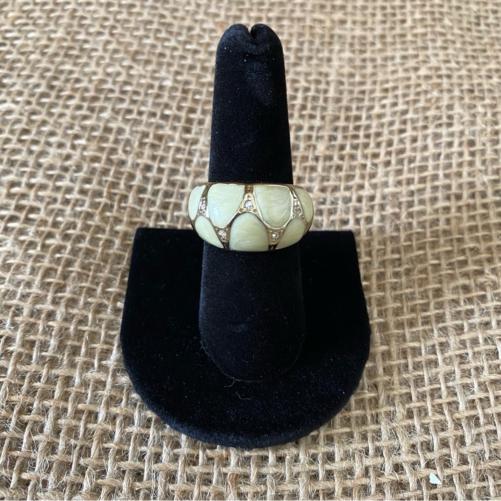 Vintage AVON (stamped NRT) enamel and rhinestone domed ring.